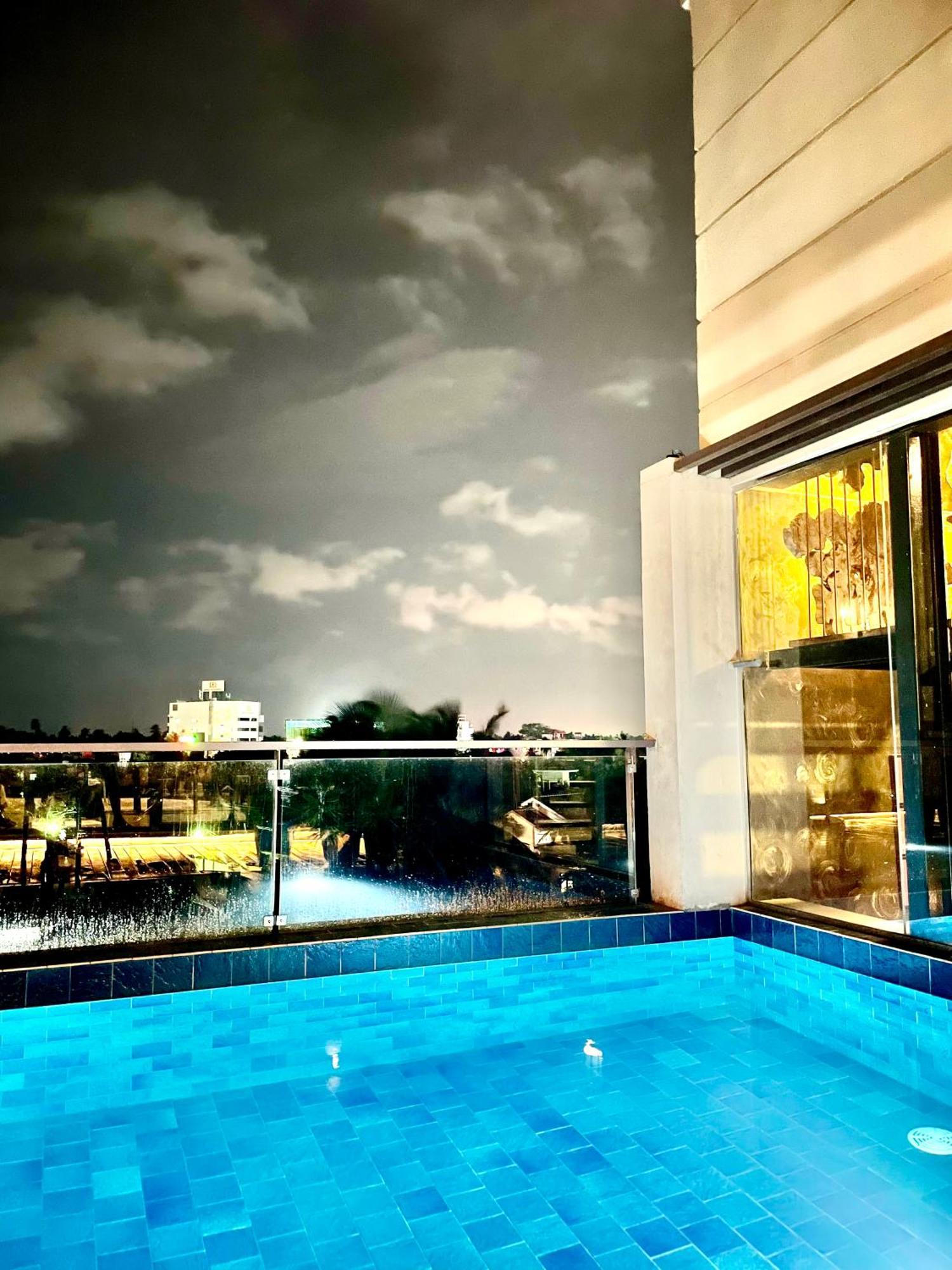 Penton45 - Luxury Penthouse Apartment Negombo Esterno foto